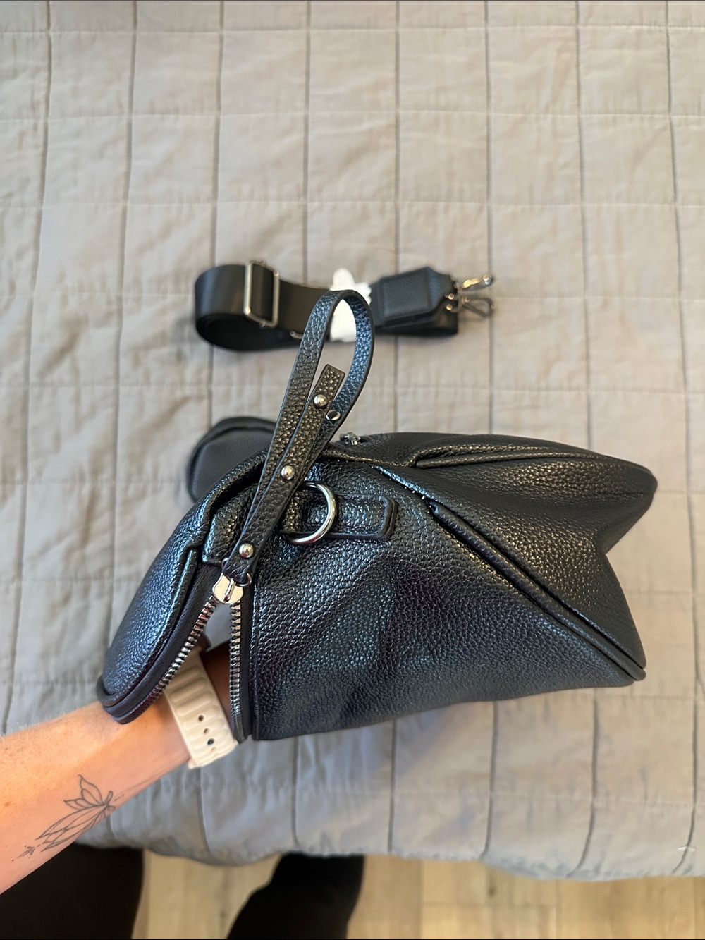 Amazon Essentials Black Textured Leather Convertible Belt Bag with Coin Pouch - Picture 3 of 5